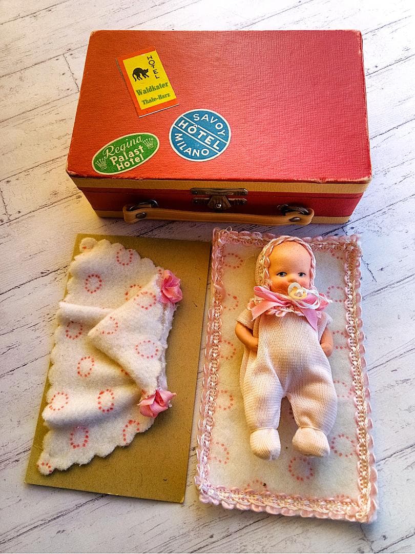 ★旅するベビーさん　ドイツ生まれのアンティーク　小さいビスクドール　ヘルトヴィヒ