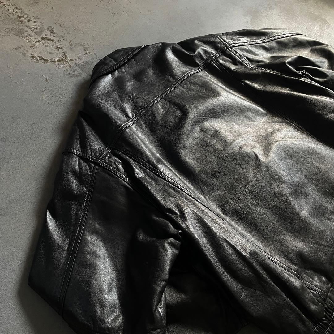 type A-2“volunt“牛革“黒“短丈“bomber jacket