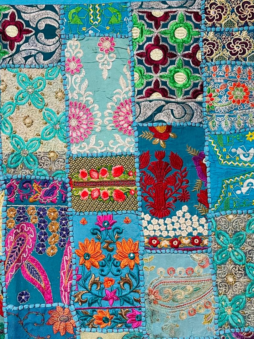 インド ビンテージ サリー パッチワーク タペストリー 刺繍 壁掛け 古布