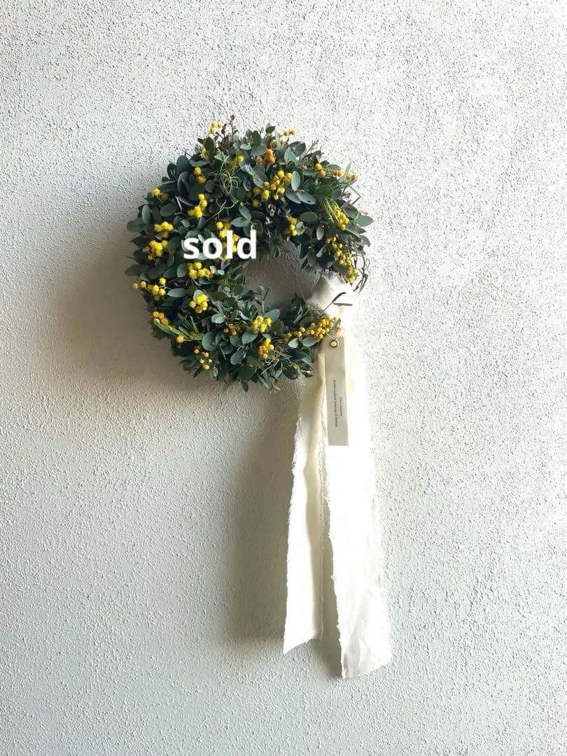 ユーカリとミモザの三日月リース