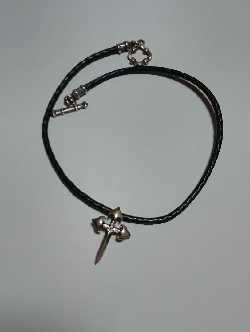 Leathers and Treasures ポリチーノ クロス ペンダント