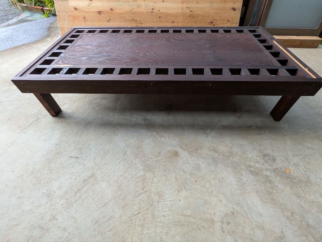 木製ローテーブル ダークブラウン 格子デザイン　手作りのテーブルになります。
