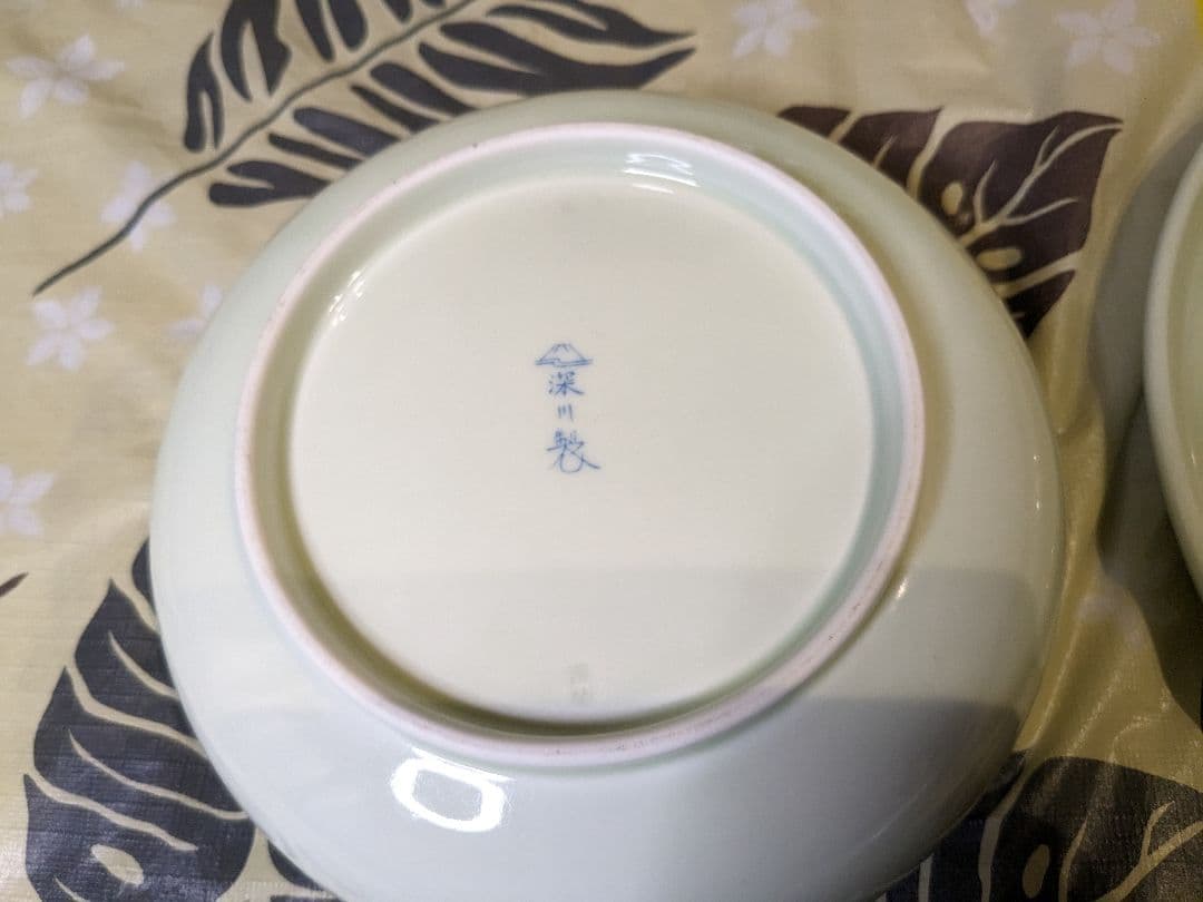 深川製磁　有田焼　小鉢3枚、中鉢1枚、平皿1枚　三つ葉　緑