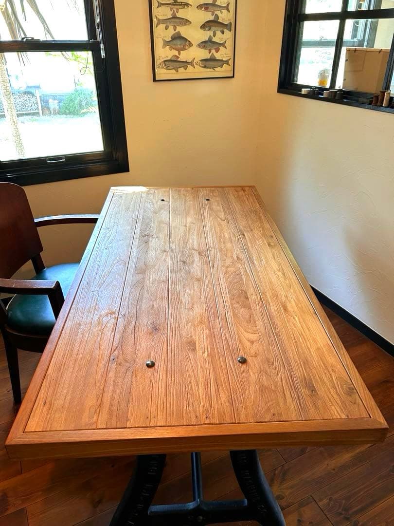 希少価値高！送料込み！アクメファニチャー　ダイニングテーブル