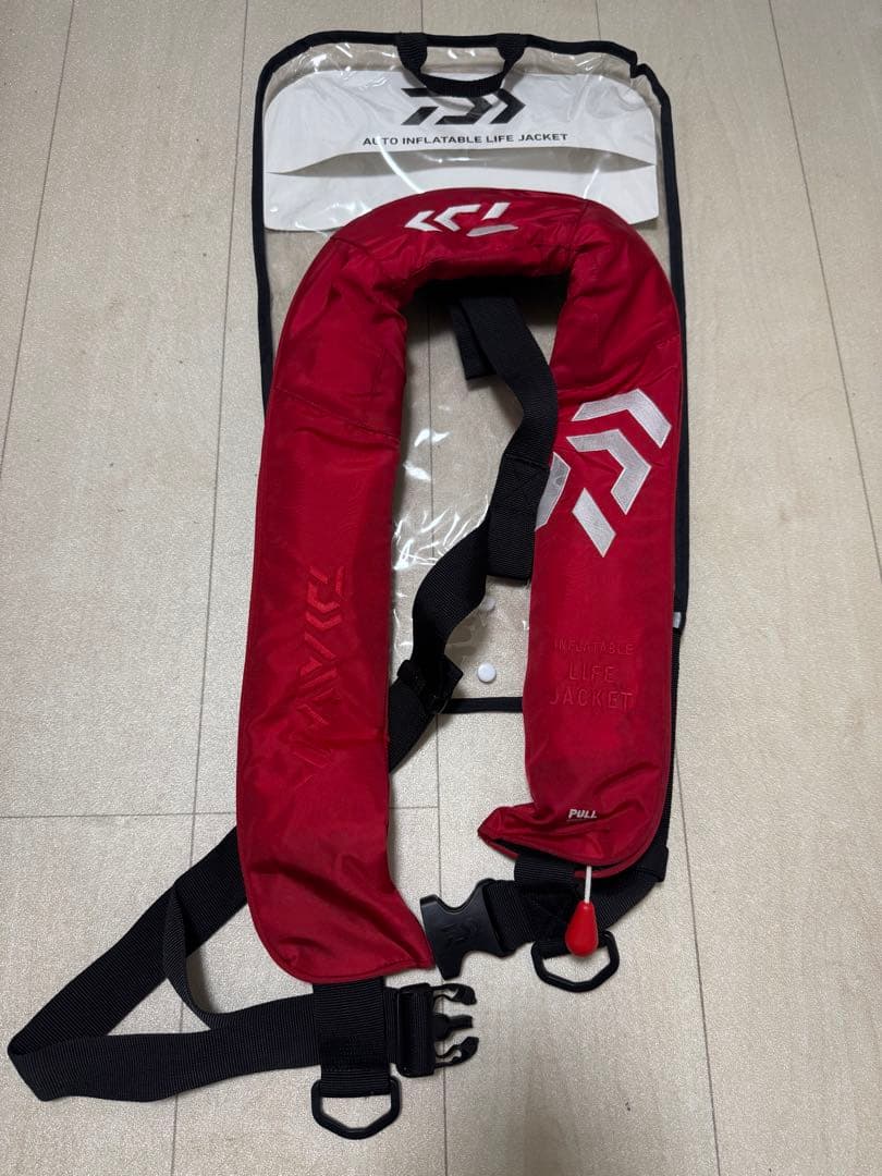 ダイワ 自動膨張ライフジャケット レッド