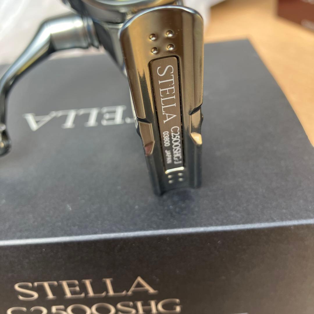 １８STELLA C2500SHGスピニングリール 箱付き