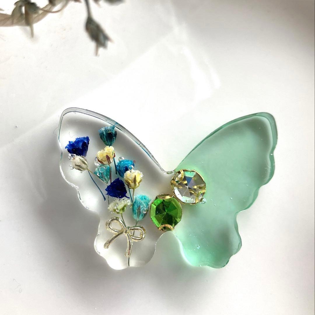 レジン　ヘアゴム　蝶　琥珀色　かすみ草