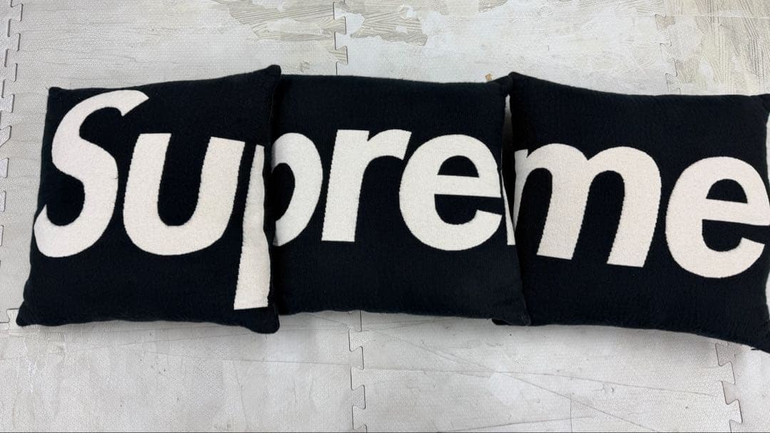 supreme ジュール・パンスの3連コラボクッション