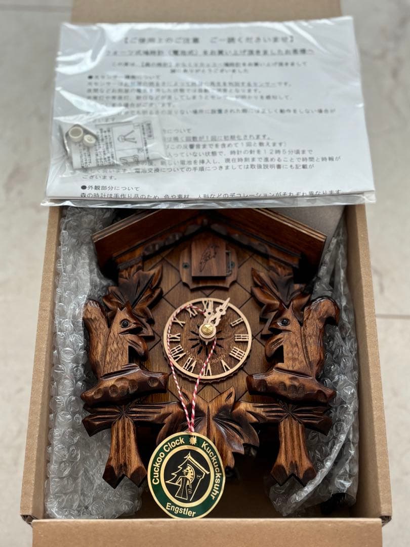 ドイツ森の時計　クォーツ式山小屋鳩時計　伝統の彫刻シリーズ622QM