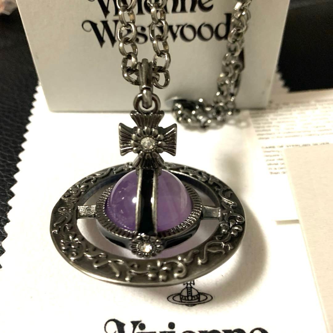 Vivienne Westwood 花刻印　スモールオーブネックレス