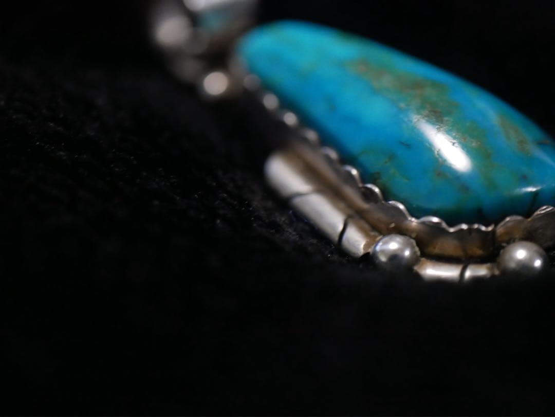 ⓐインディアンジュエリー　ナバホ族　レベッカグッドラック氏作ターコイズペンダント