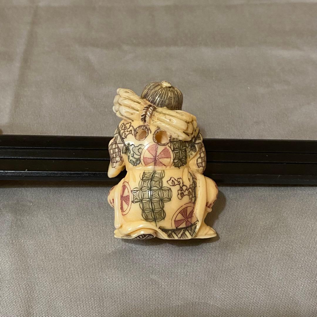 古美術 在銘 山口 カバ牙 根付 河馬 骨董 Netsuke 人物 彫刻③