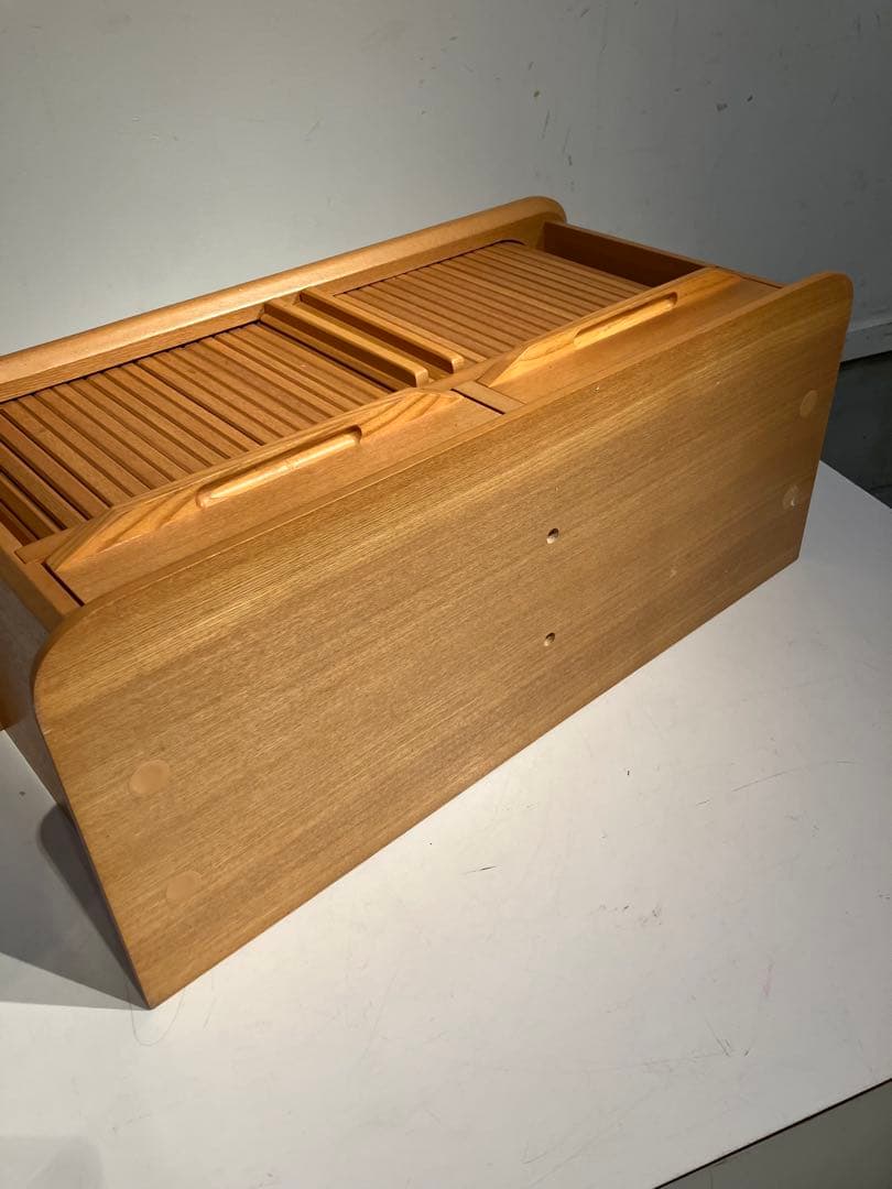 多目的、蛇腹シャッター付き 木製 ラック CDラック、小物入れ、収納棚、レトロ