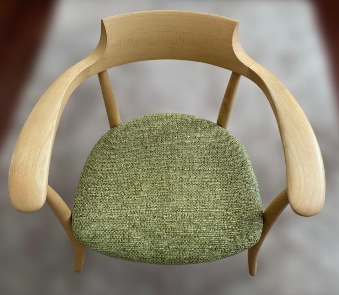 飛騨産業 クレセント(CRESCENT) 木製アームチェア 緑色の布張り