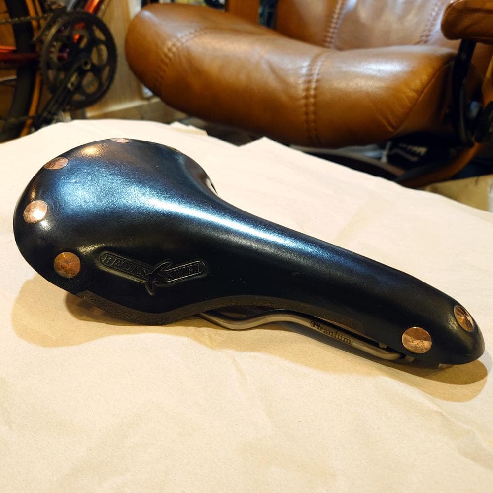 超希少 激レア BROOKS SWIFT ブラック ”チタン” 特典付き