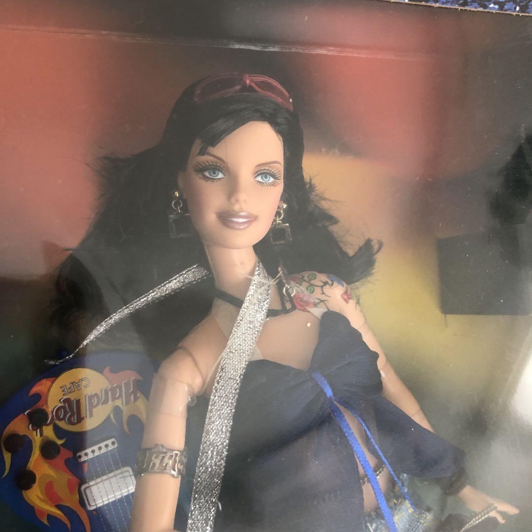2005年ハードロックカフェのバービー　タトゥー限定ピンバッチ付きRockコラボ