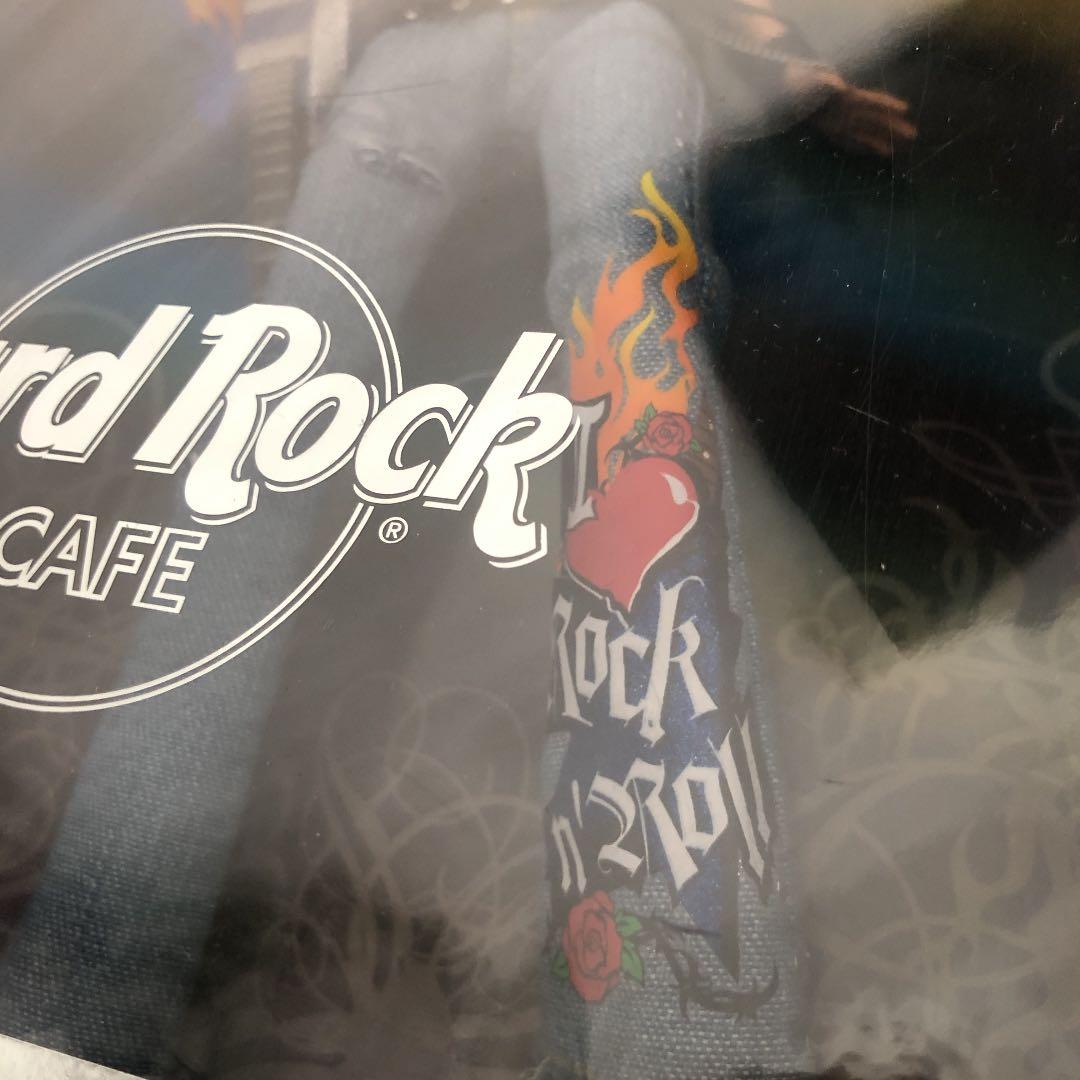 2005年ハードロックカフェのバービー　タトゥー限定ピンバッチ付きRockコラボ