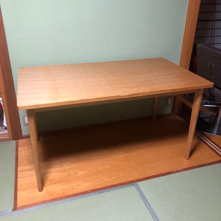 新生活の特別セール中！SIGNE 4人掛けダイニングテーブル