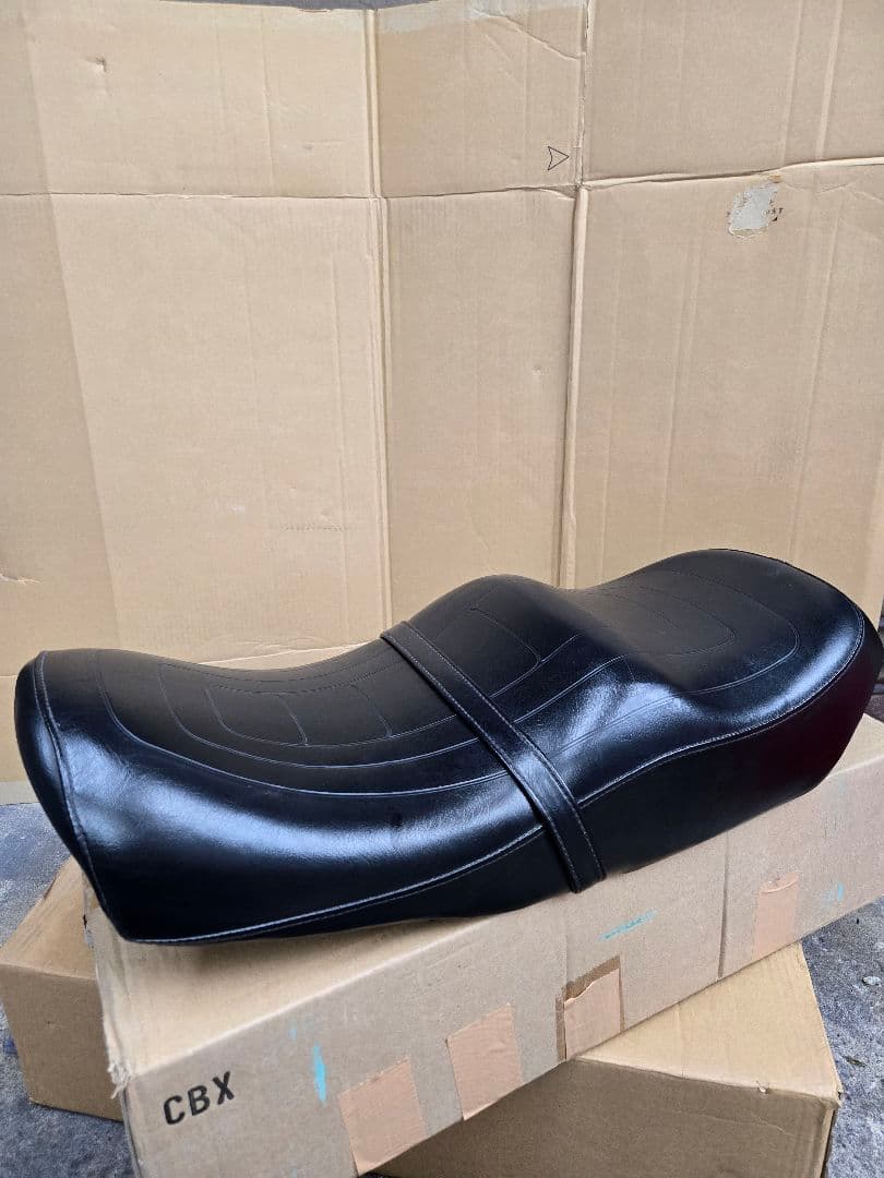 CBX400Fスペシャリスト製シート