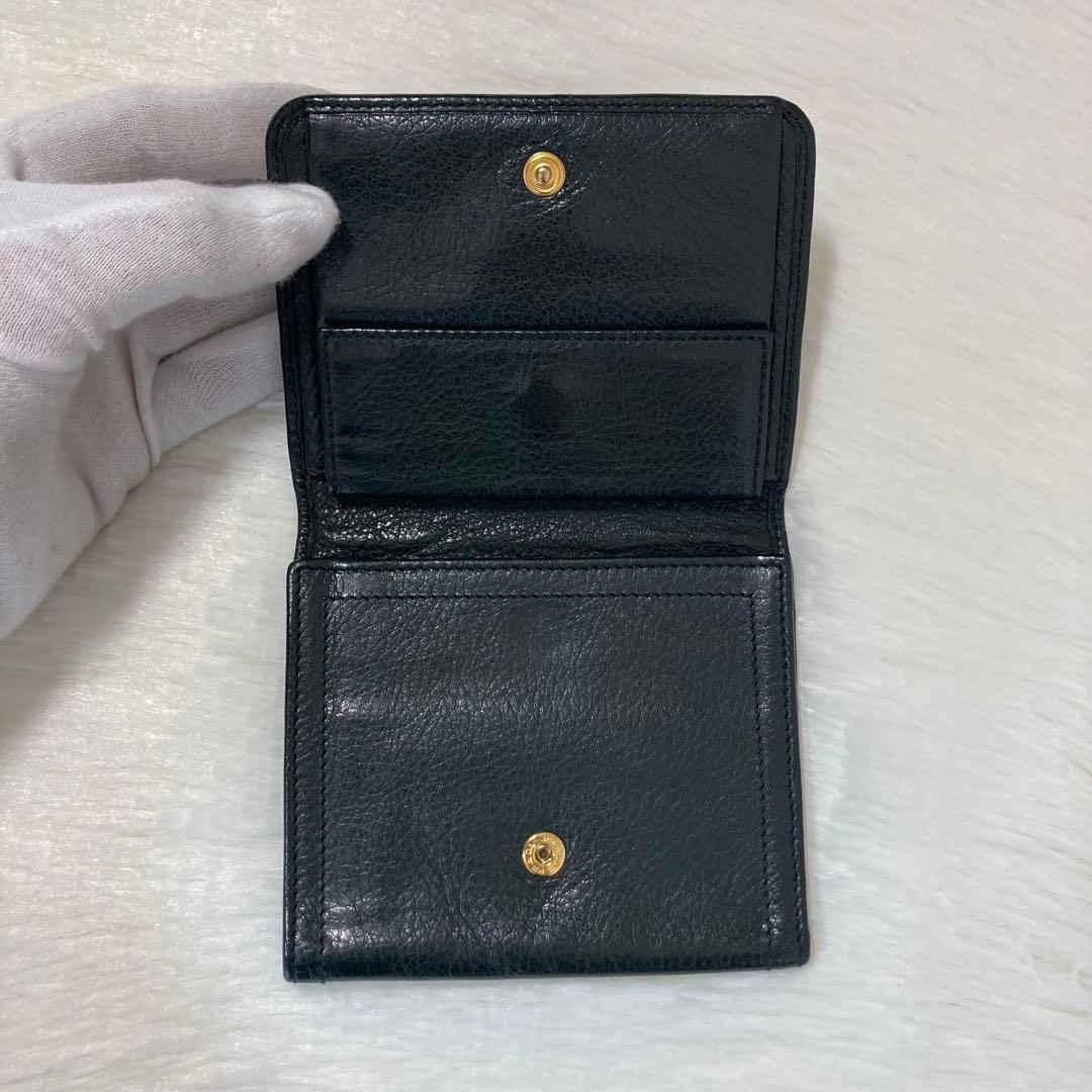 月末最終価格　希少カラー　PRADA プラダ　黒系　緑　三つ折り　財布　金具