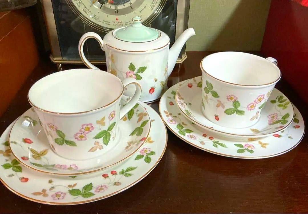 ワイルドストロベリーポット、カップ&ソーサー＆プレート