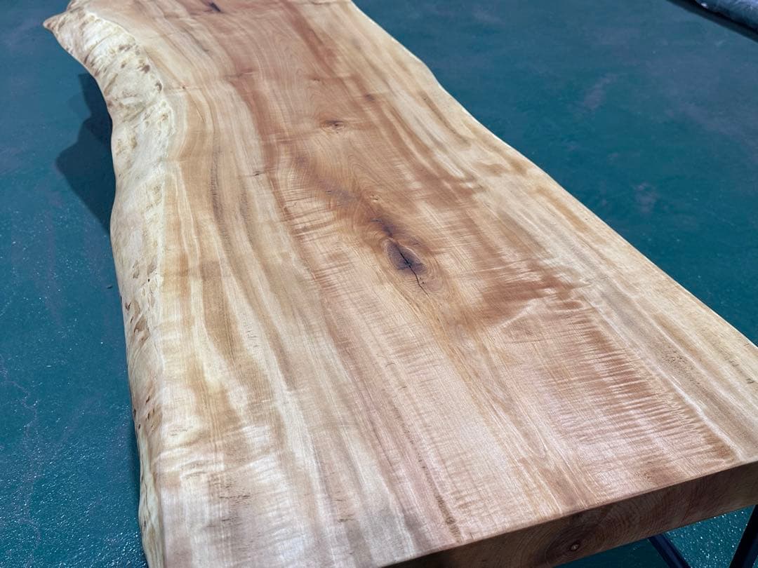 栃　一枚板　トチ　黒皮　アイアン　ローテーブル　センターテーブル　ベンチ