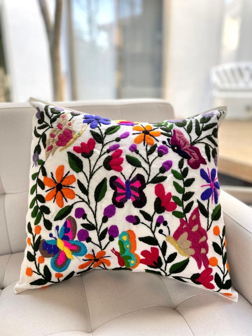 花と蝶のメキシコ伝統テナンゴ刺繍クッションカバー