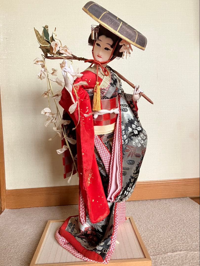 日本人形　藤娘　傘を持つ赤と黒の日本人形　アンティーク　レトロ　ヴィンテージ