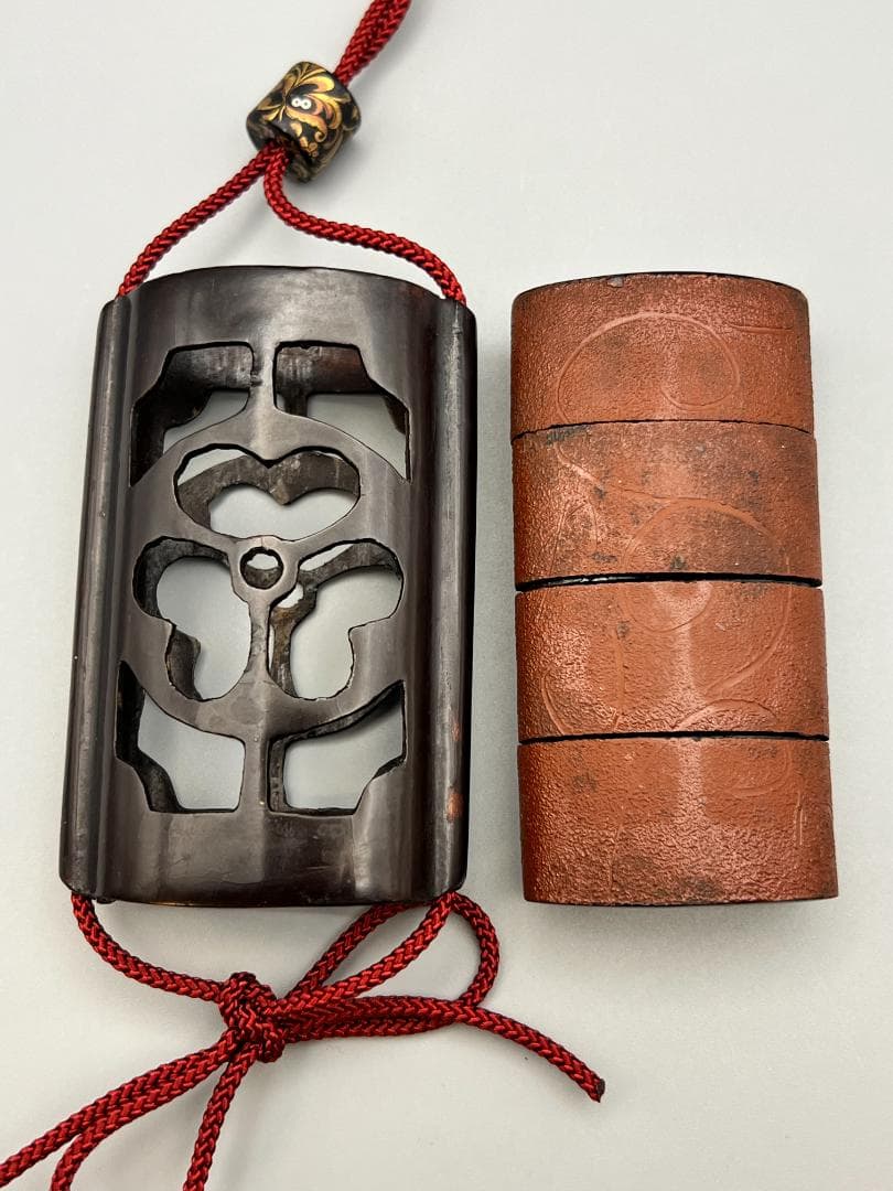 印籠 時代 三段 緒締 提げ物 草履に蛙根付 在銘 細密細工 重量約49g