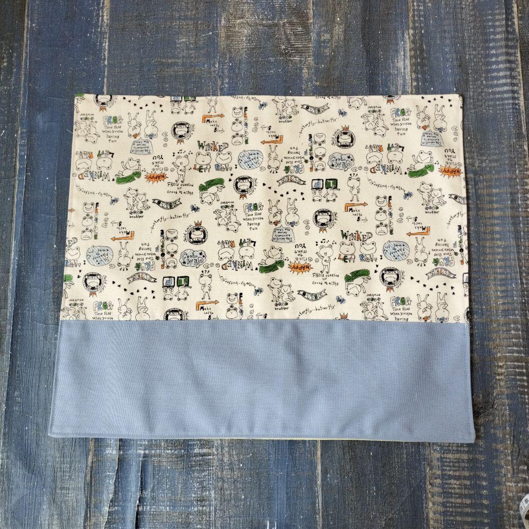 ♬84 moco2✩様オーダー専用☆ランチョンマット2枚　HALLOカエル