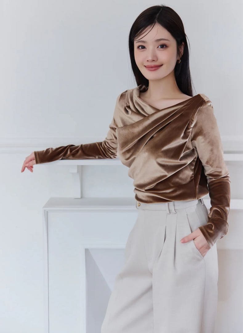 【新品未使用】Polaura グロッシーベロアドレープトップス