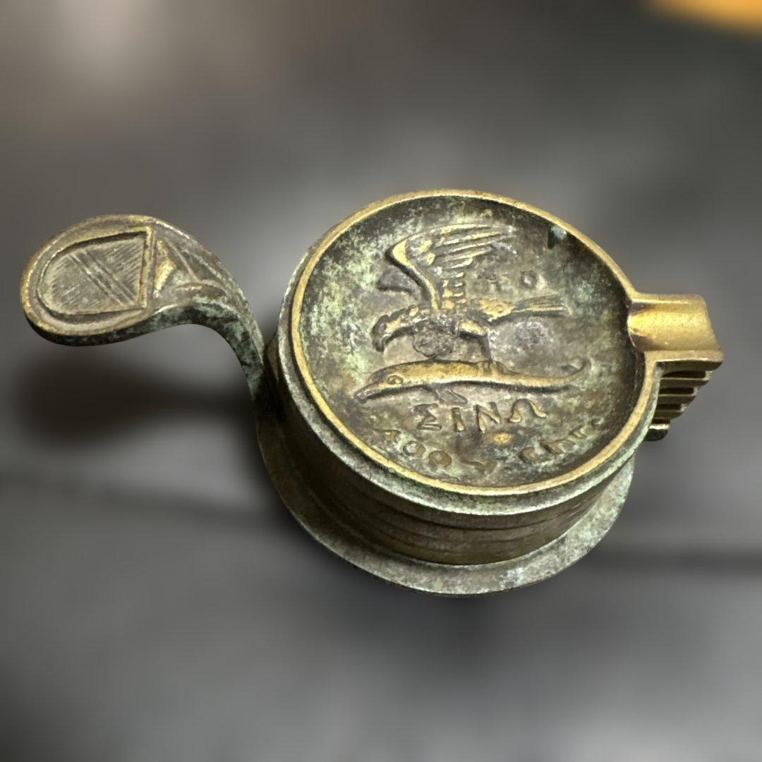 灰皿入れだと思います。 古い品物だと思います。