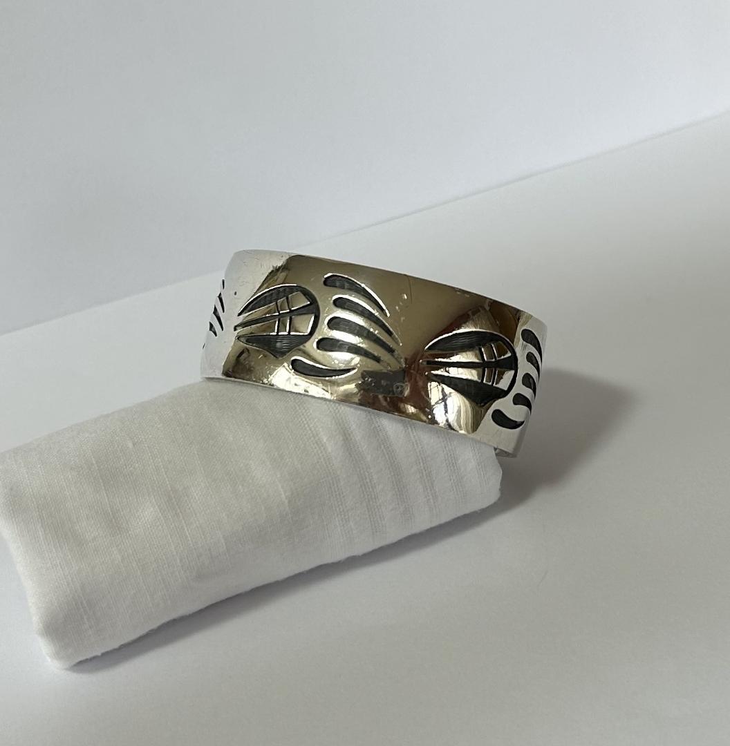 ホピ族 手彫りバングル