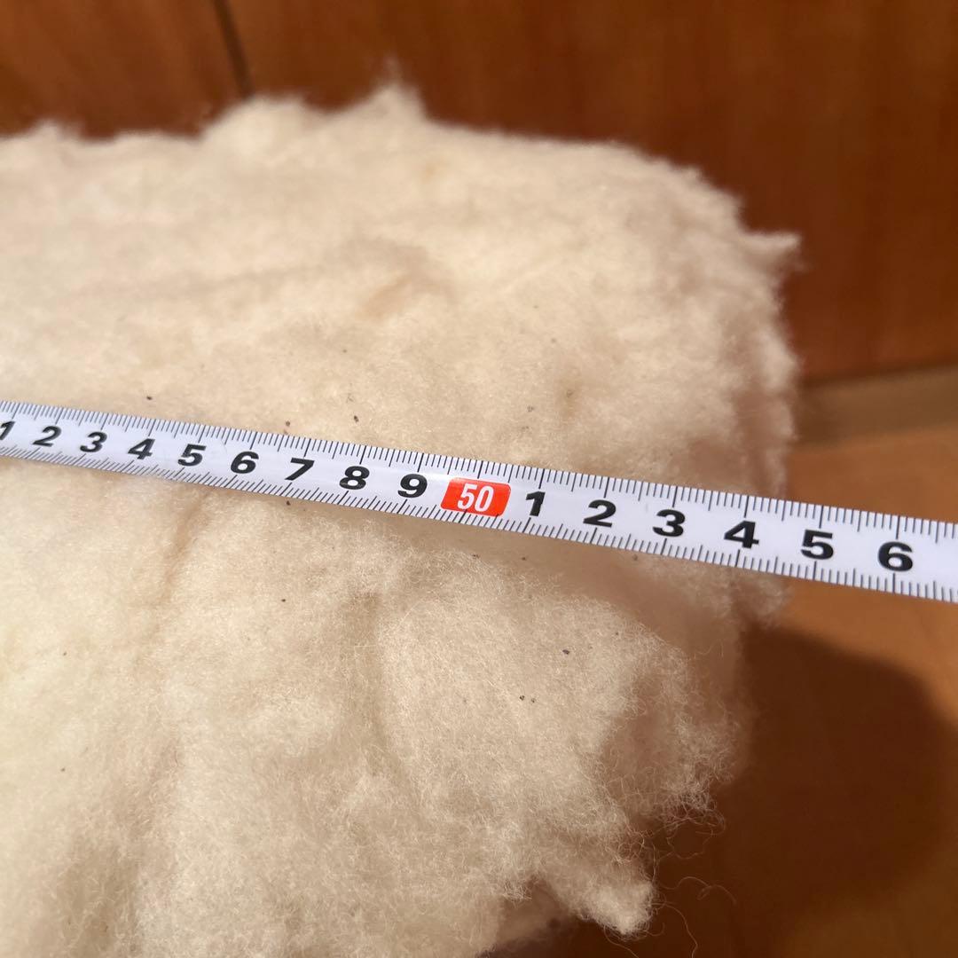 ①北欧 手作り パイン材 ムートン 羊 スツール　椅子　ニュージーランド