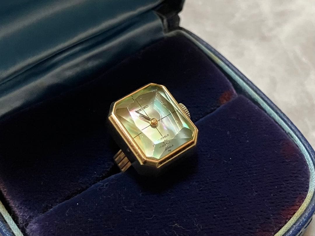 なかなか綺麗な稼働品❗️SEIKO/セイコーカットガラス手巻リングウォッチ