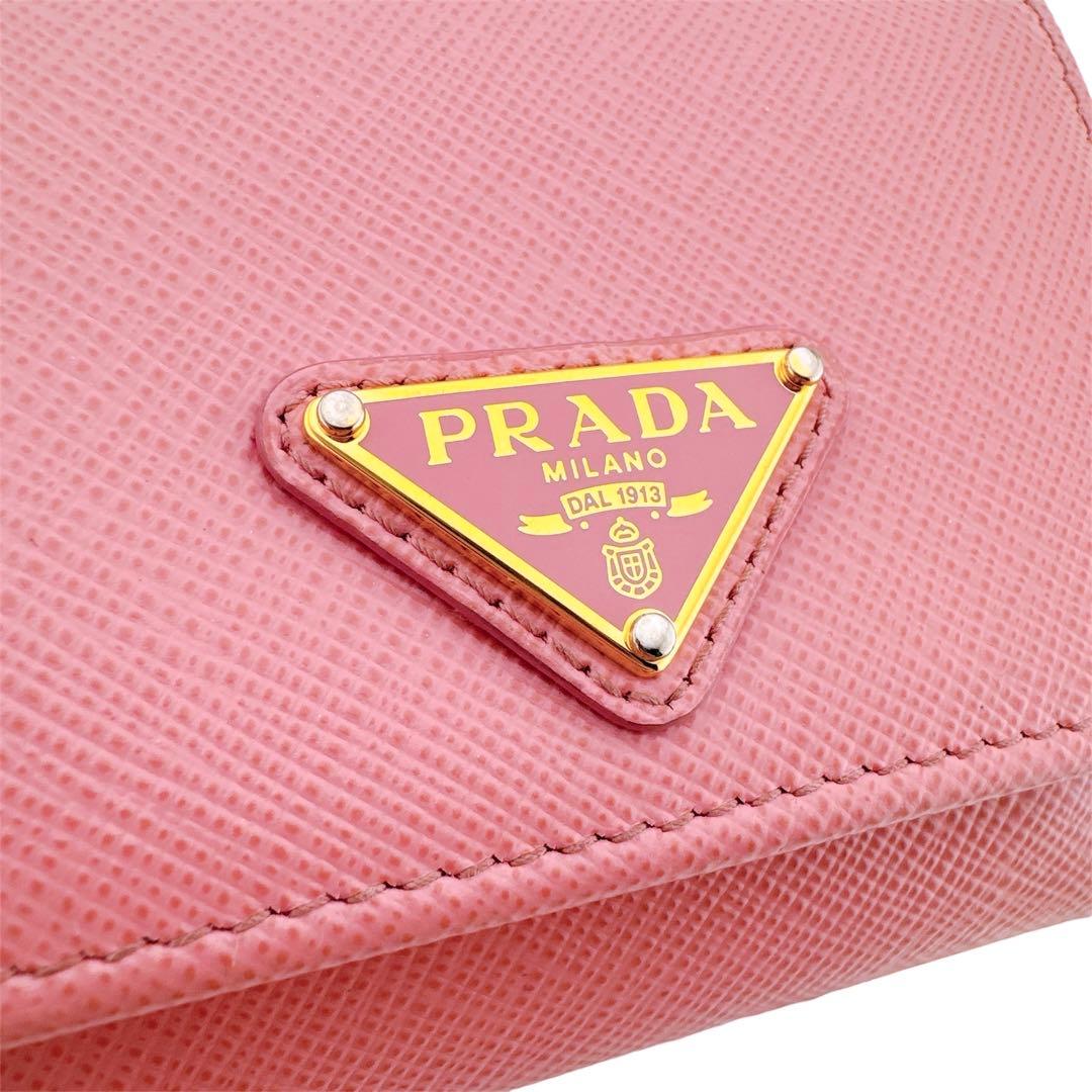 美品◇プラダ サフィアーノレザー 三角プレート 三つ折り財布 ピンク レディース