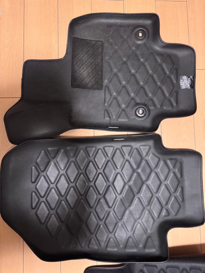 トヨタ　80ハリアー 純正３Ｄレザー調フロアマット