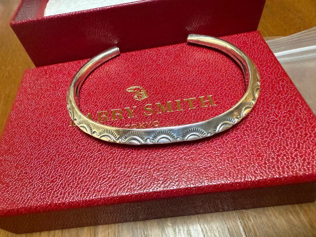 ラリースミス　トラインアングル　バングル