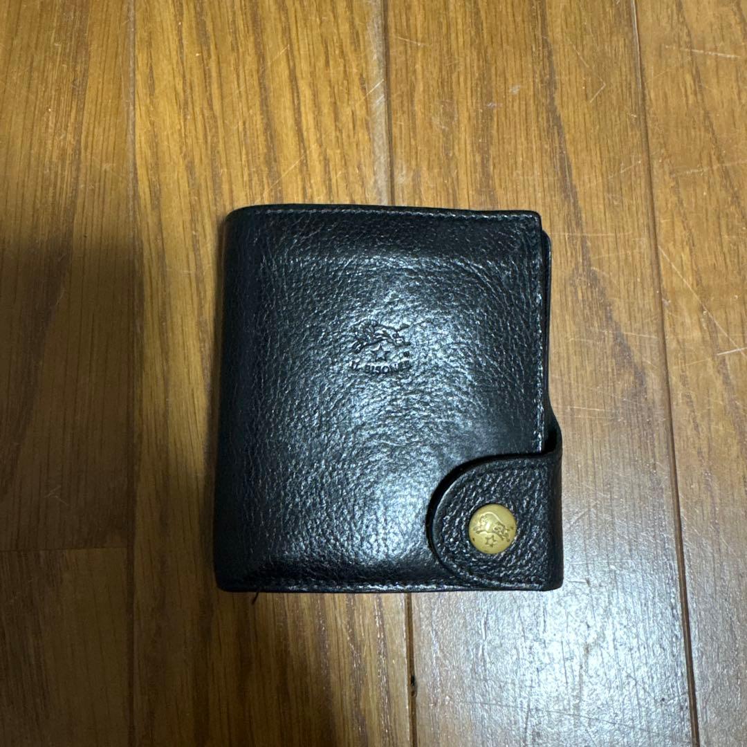 イルビゾンテ 二つ折り財布 黒 レザー 金ボタン 多機能