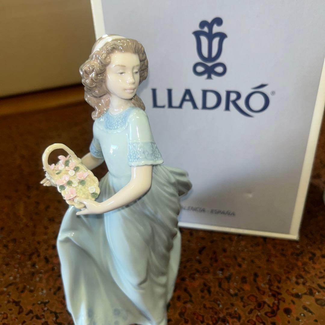 【新品近】リヤドロ LLADRO  「春のお庭にかえって」　箱付き