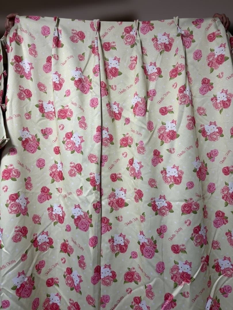 ハローキティ　ドレープカーテン ピンク