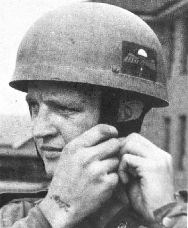 お*く様 イギリス軍 WW2空挺ヘルメット1943年製【実物】