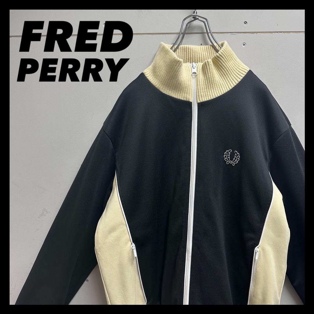 FRED PERRY 刺繍ロゴ　裏ボア　トラックジャケット