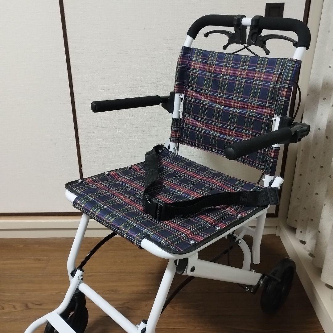 車椅子　介助型　ノーパンクタイヤ　折りたたみ　超軽量　安全ベルトつき