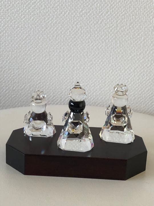 スワロフスキー賢者（誕生）3体＆クリスタルスワン＆木製台2台＆ガラスケース