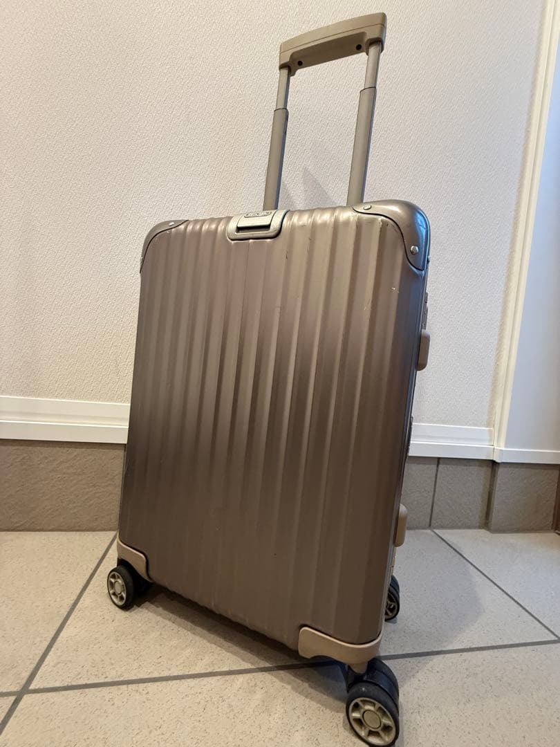 【機内持ち込み可能サイズ】RIMOWA チタニウム キャリーケース