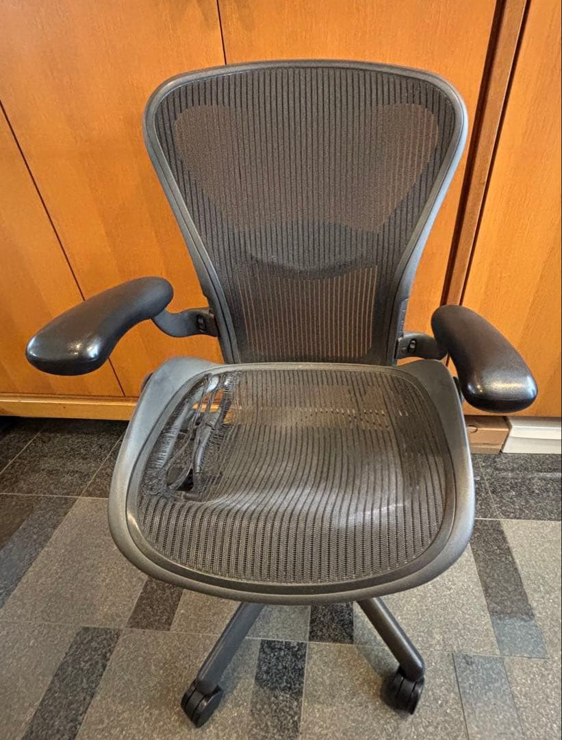 アーロンチェア　破れ他有り