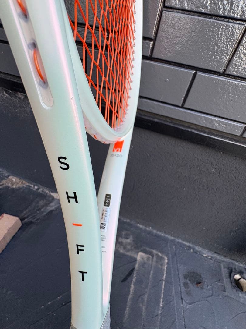 ウィルソン　SHFT テニスラケット 285g 99平方インチ