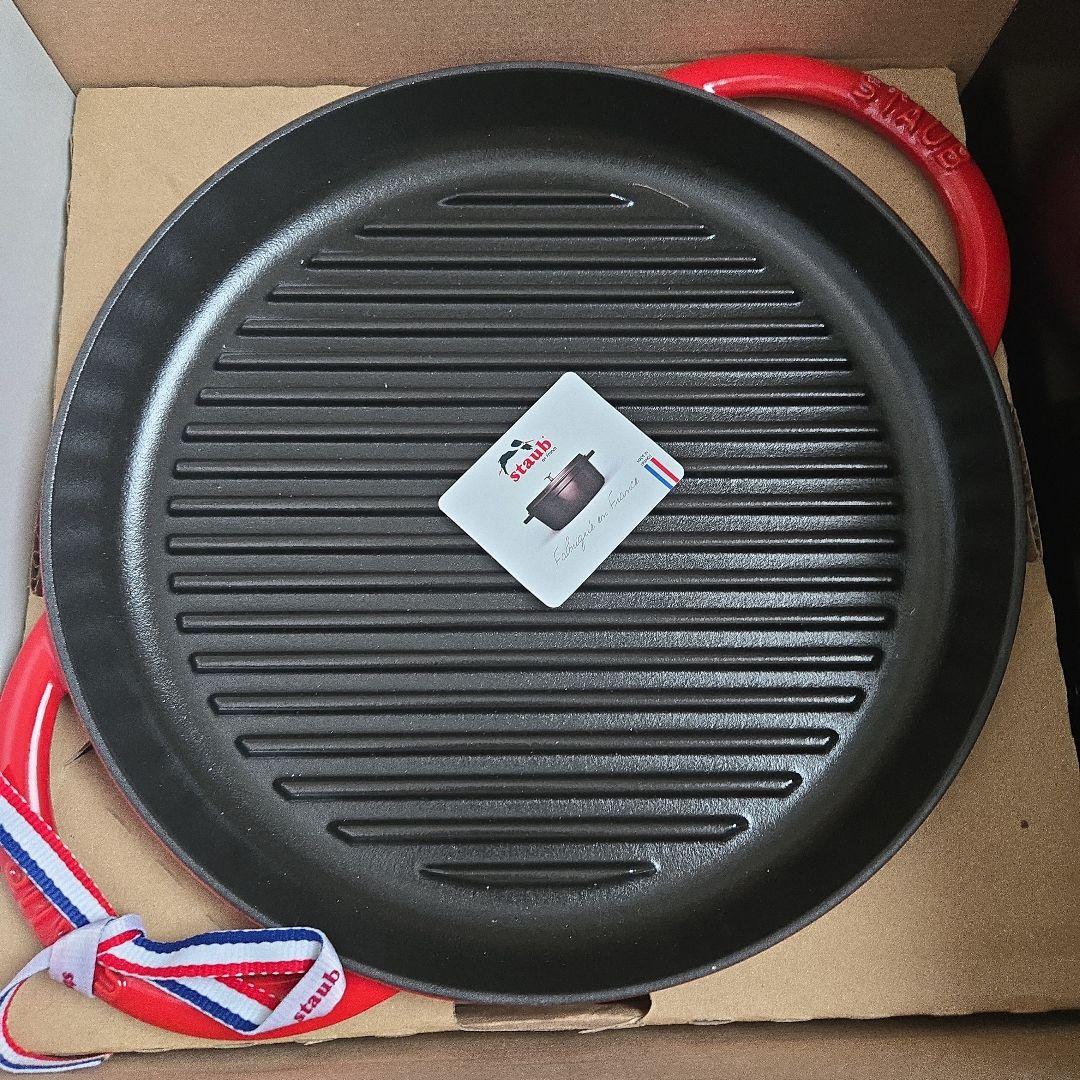 【送料込み】新品 staub グリルパン 直径26cm 限定ノブ ガラス蓋付き