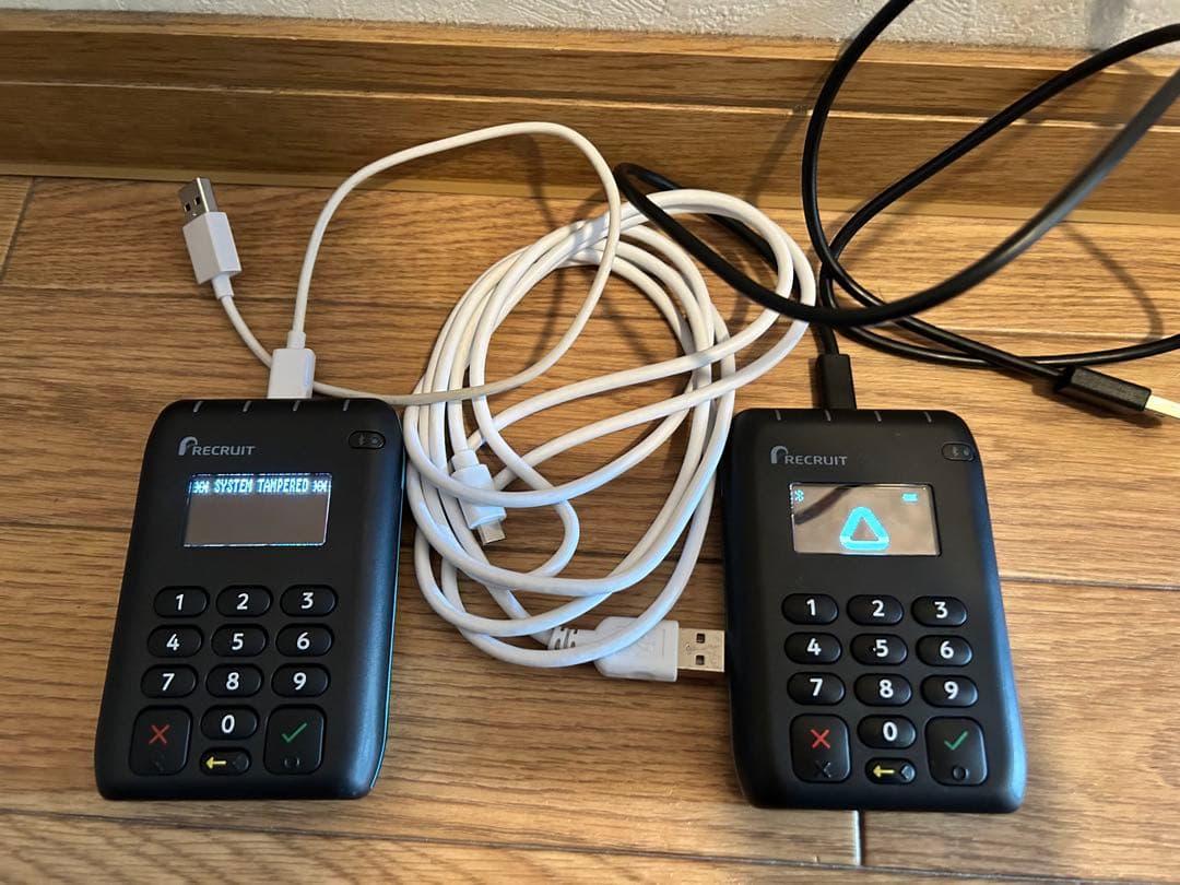 Airペイ カードリーダー2台（1台ジャンク）＋タブレット台＋USBケーブル